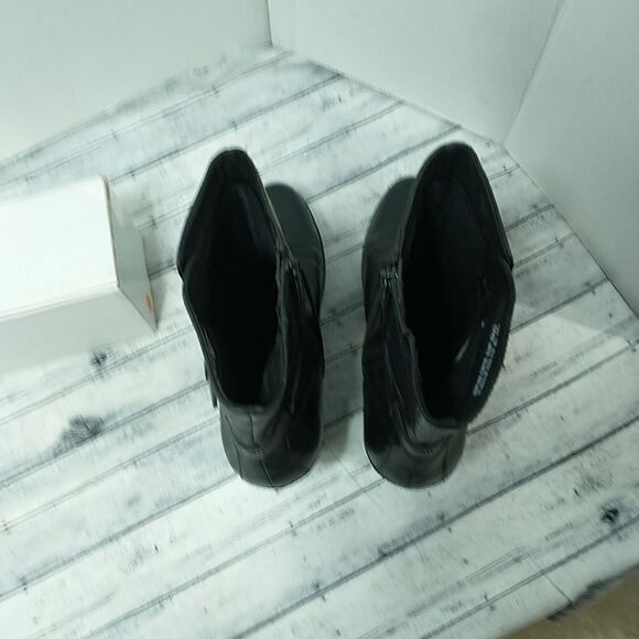 Clarks Woman's SZ 10M Biker Black Leather Zip Up Buckle Block Heel AnkleBoot - Picture 5 of 10